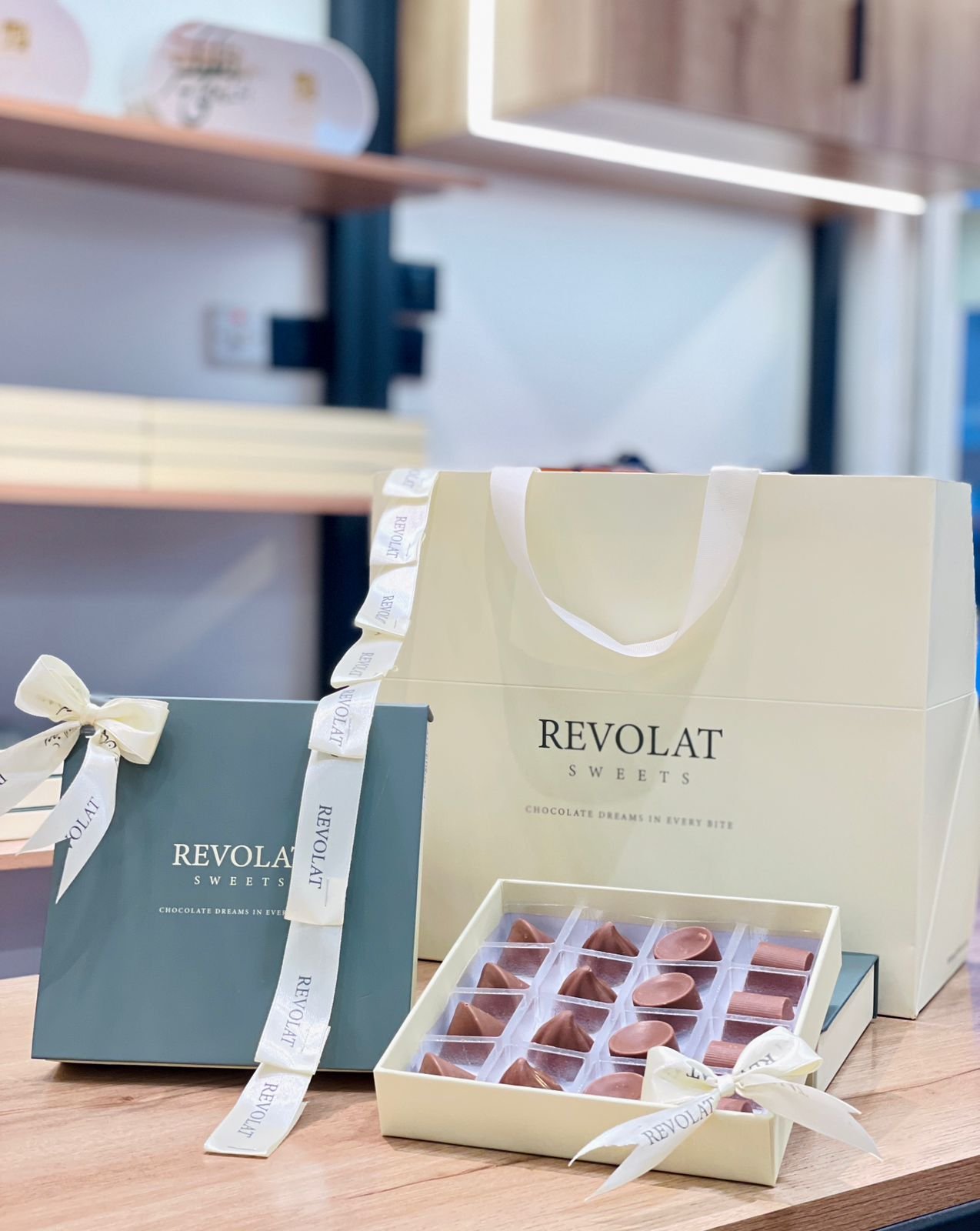 REVOLAT - SMALL MIX